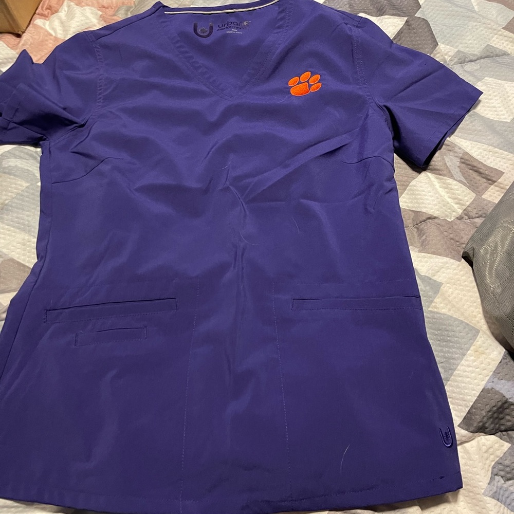 Scrub top